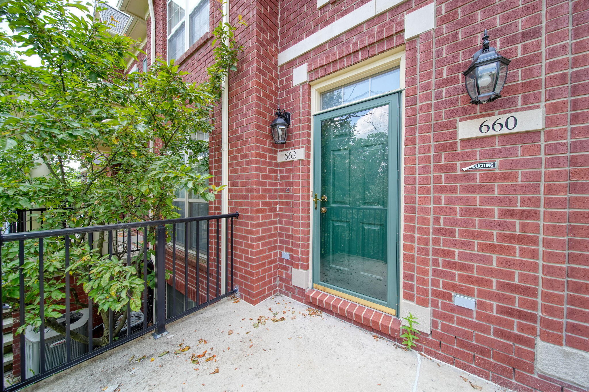 662 Village Lane