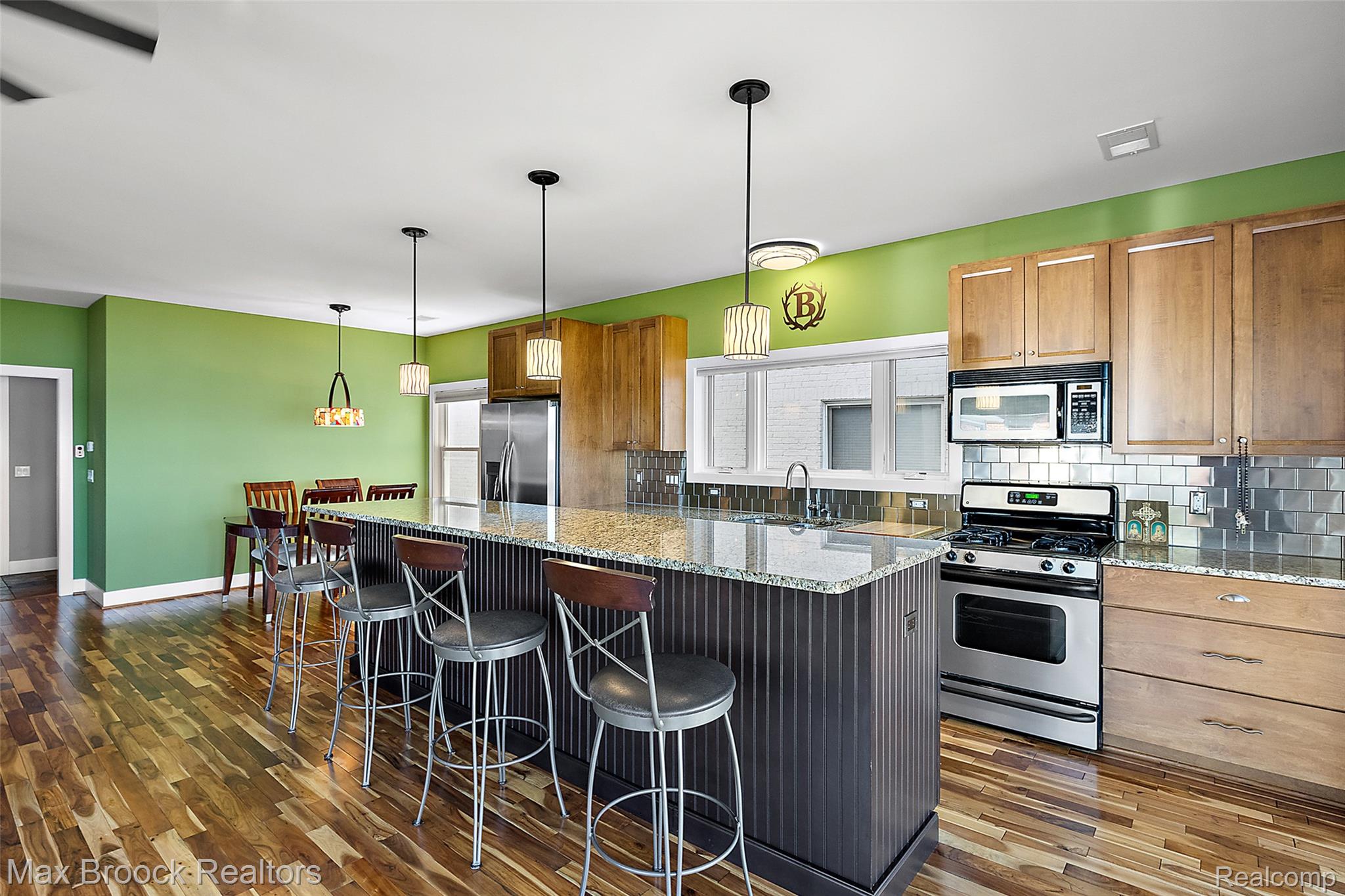 2022 Willow Beach Street