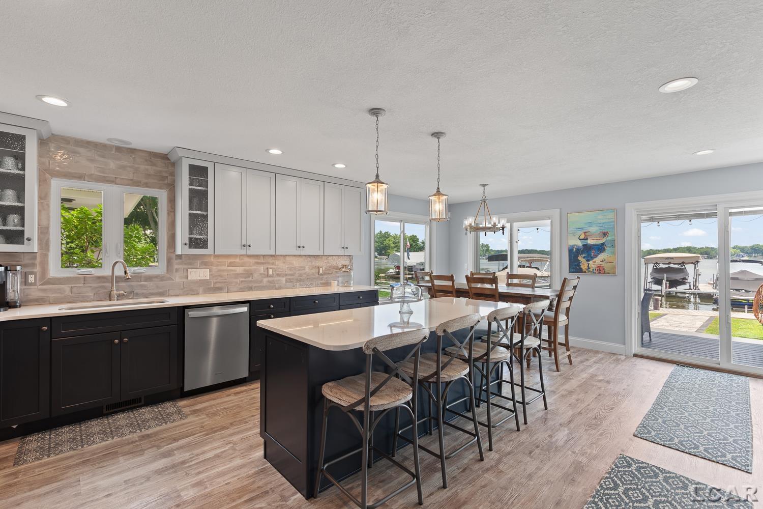 8210 Clark's Cove