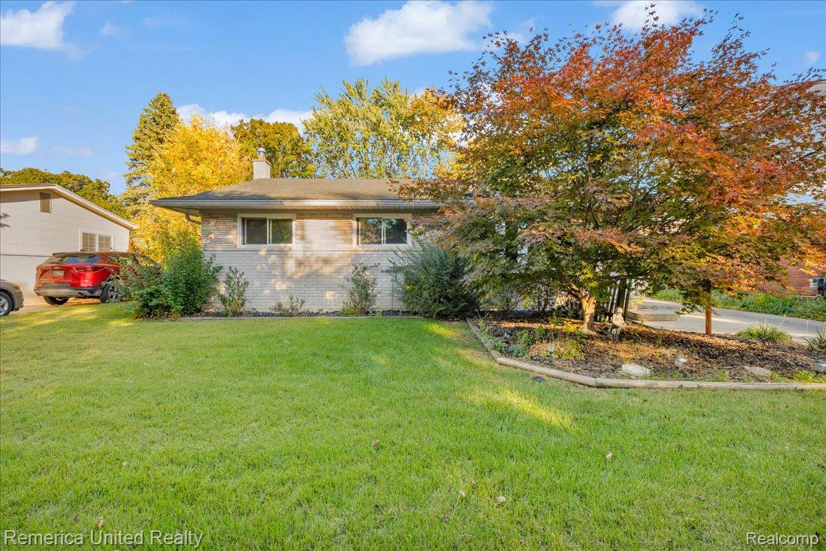 8364 Holly Drive
