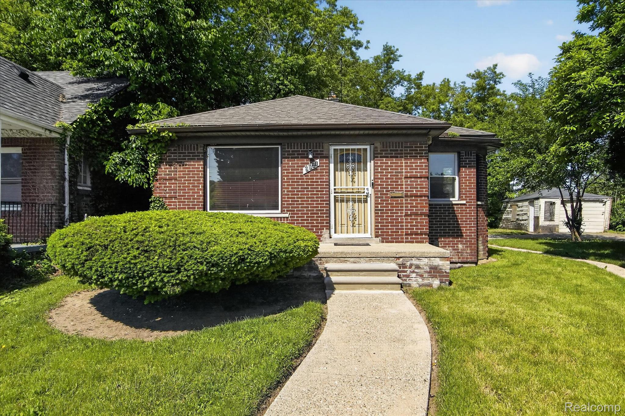 9821 Manistique Street