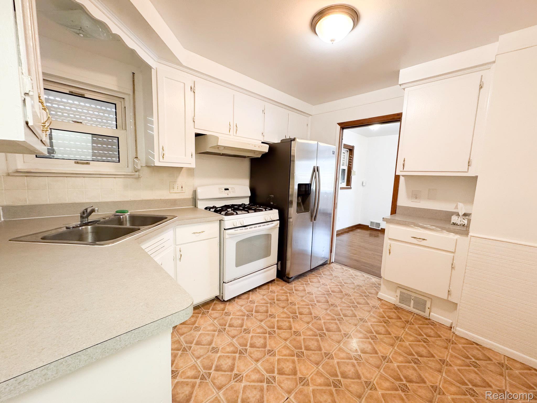 4227 Eastlawn Avenue