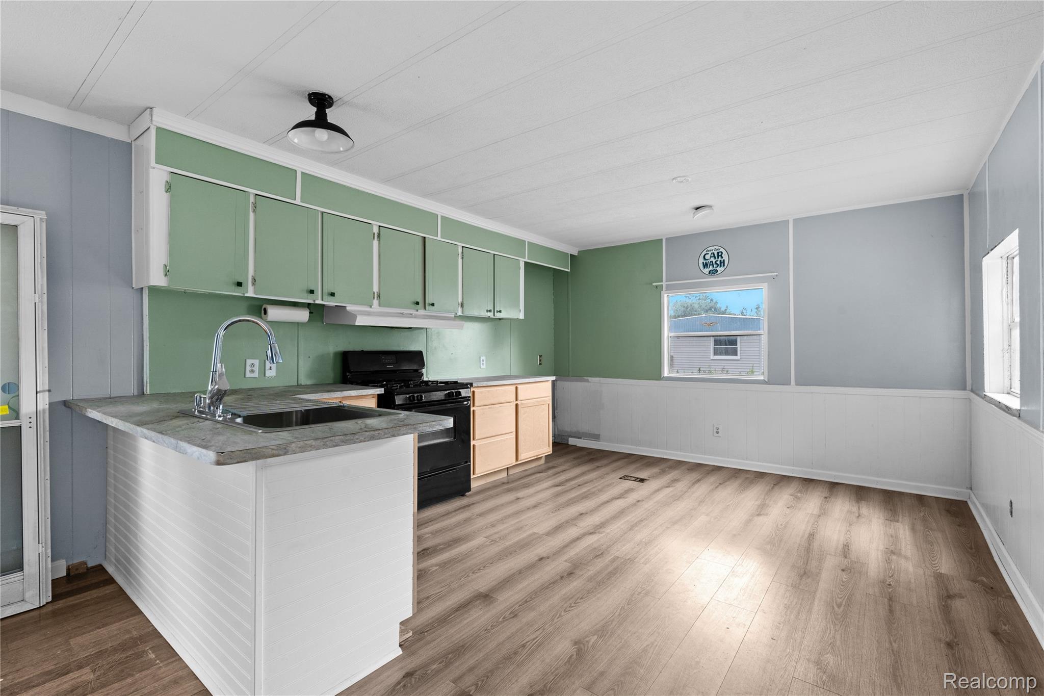 Auburn Hills City, Michigan 48326, United States, 2 Bedrooms Bedrooms, ,1 BathroomBathrooms,Residential,Active,185546