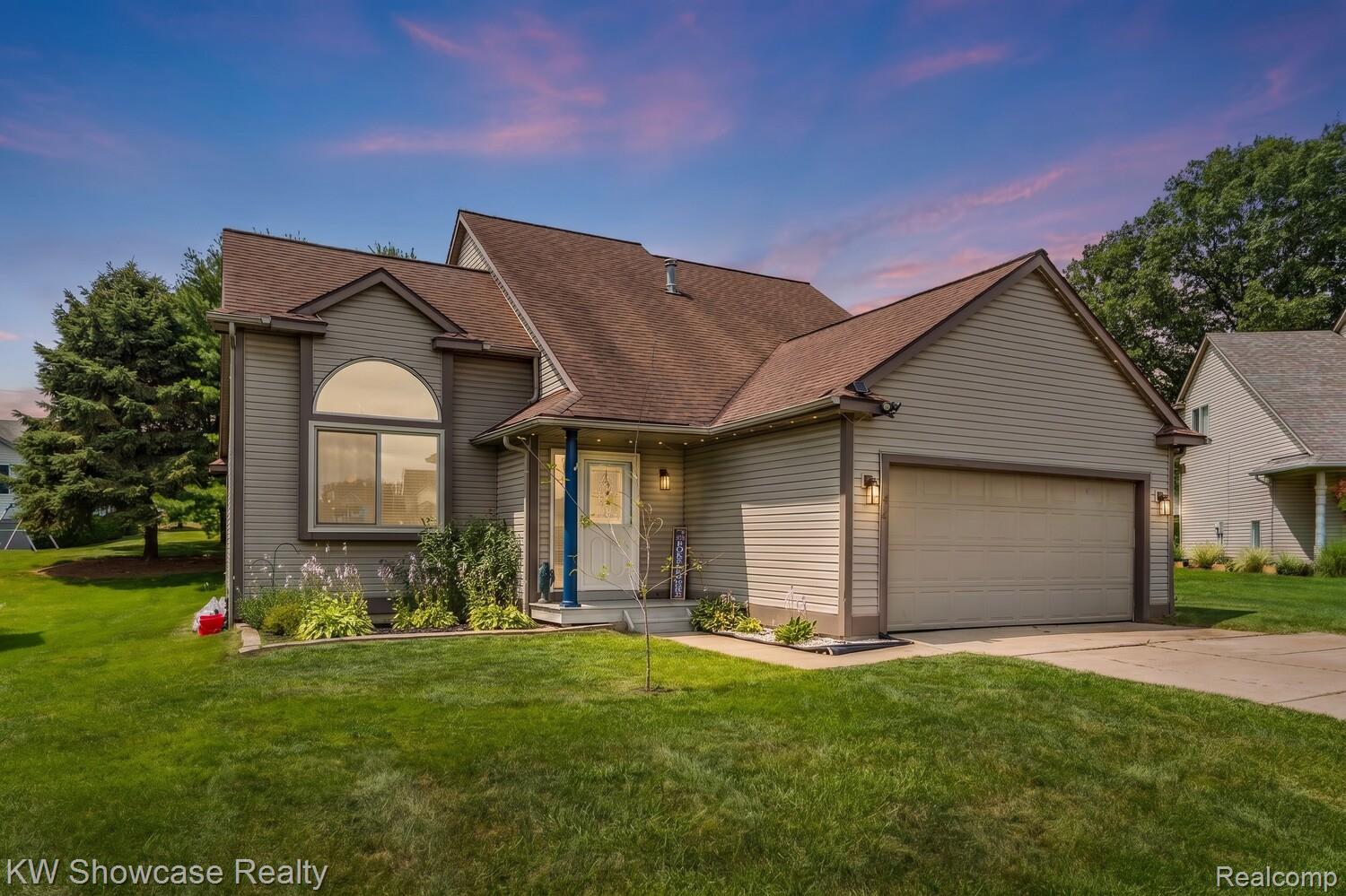1313 Pin Oak Bluff