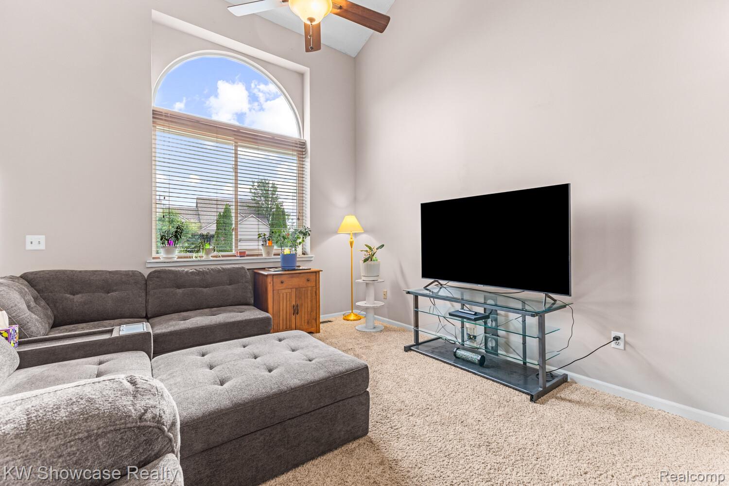 1313 Pin Oak Bluff