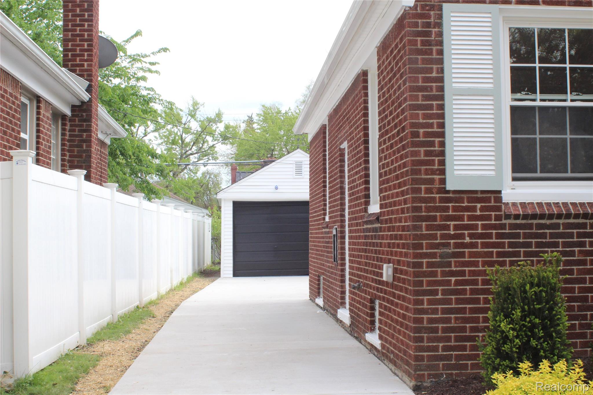 872 Channing Street