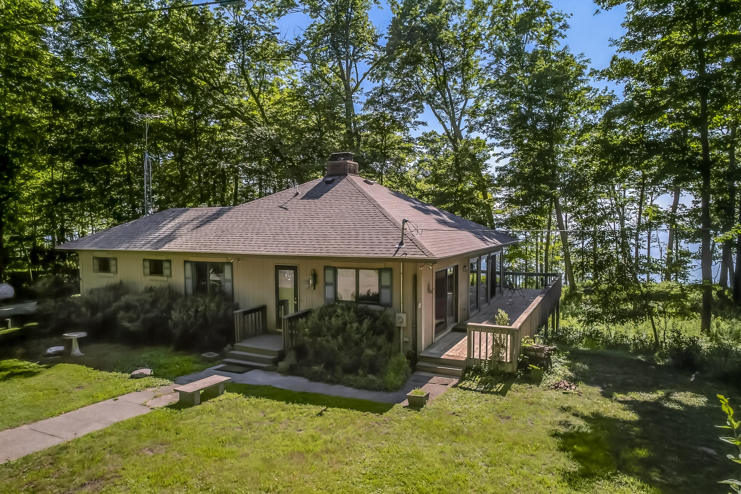 4569 S Lakeshore Drive