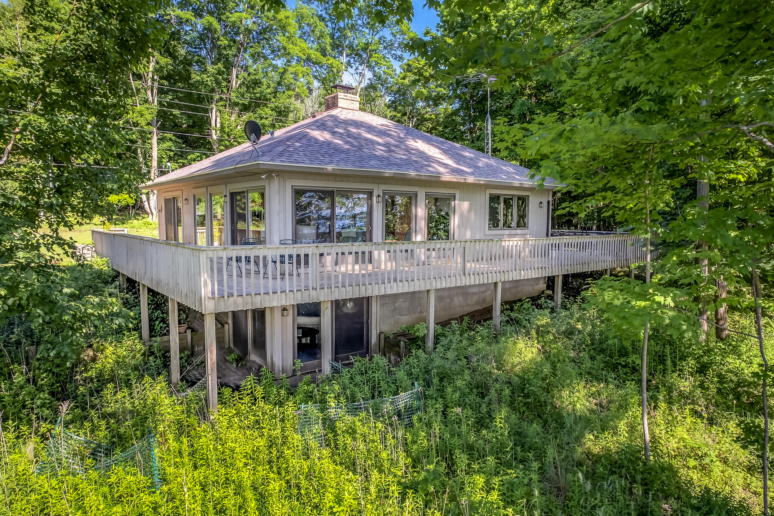 4569 S Lakeshore Drive