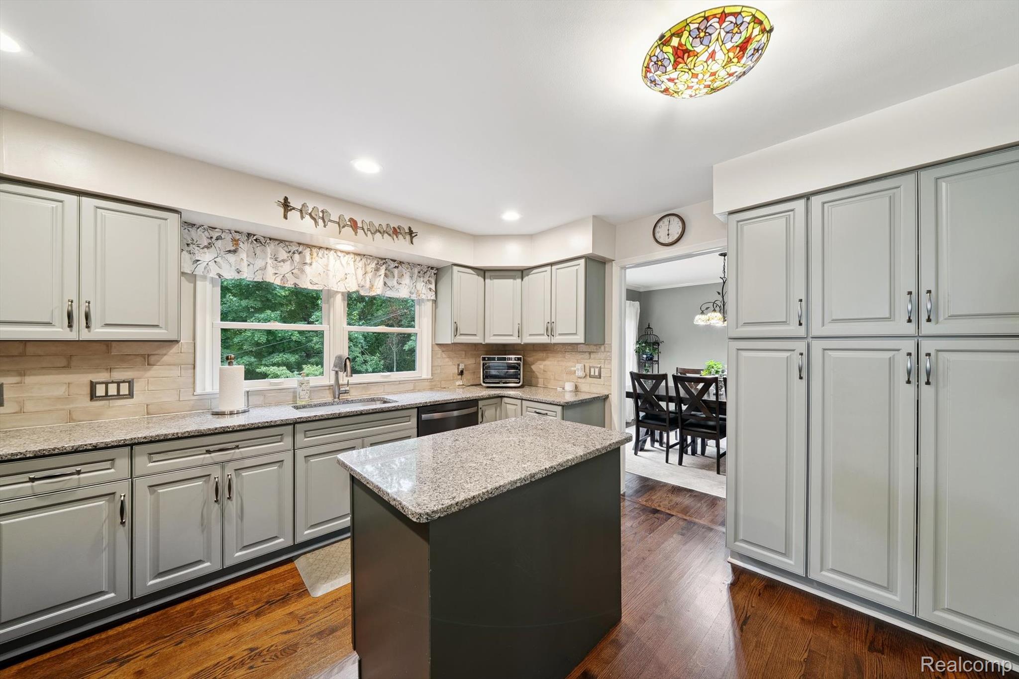 Bloomfield Hills City, Michigan 48302, United States, 4 Bedrooms Bedrooms, ,3 BathroomsBathrooms,Residential,Active,195962