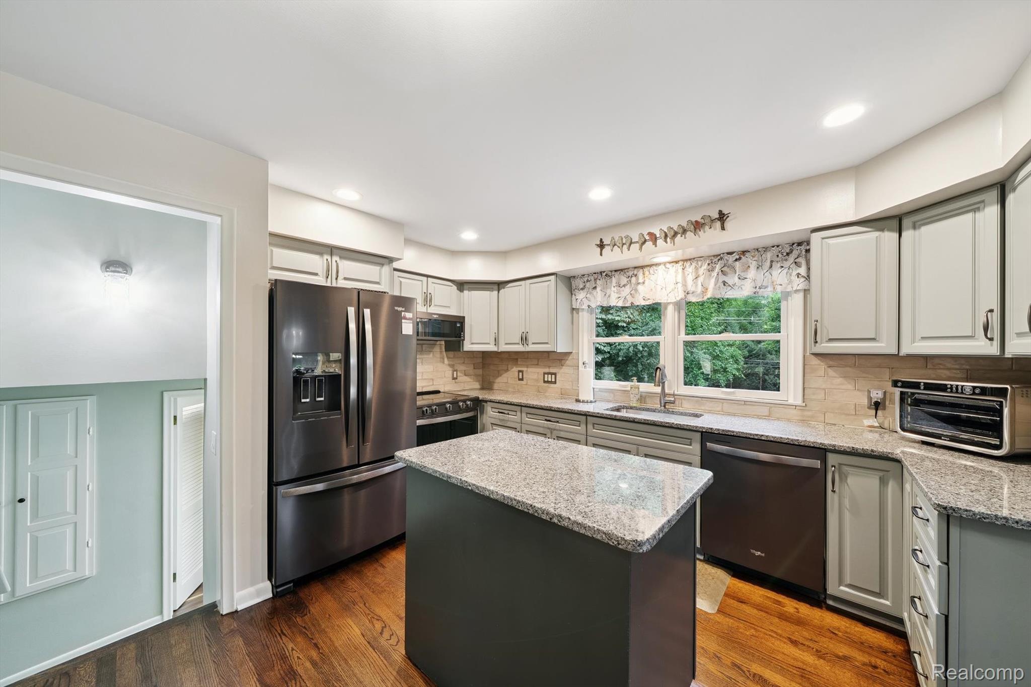 Bloomfield Hills City, Michigan 48302, United States, 4 Bedrooms Bedrooms, ,3 BathroomsBathrooms,Residential,Active,195962