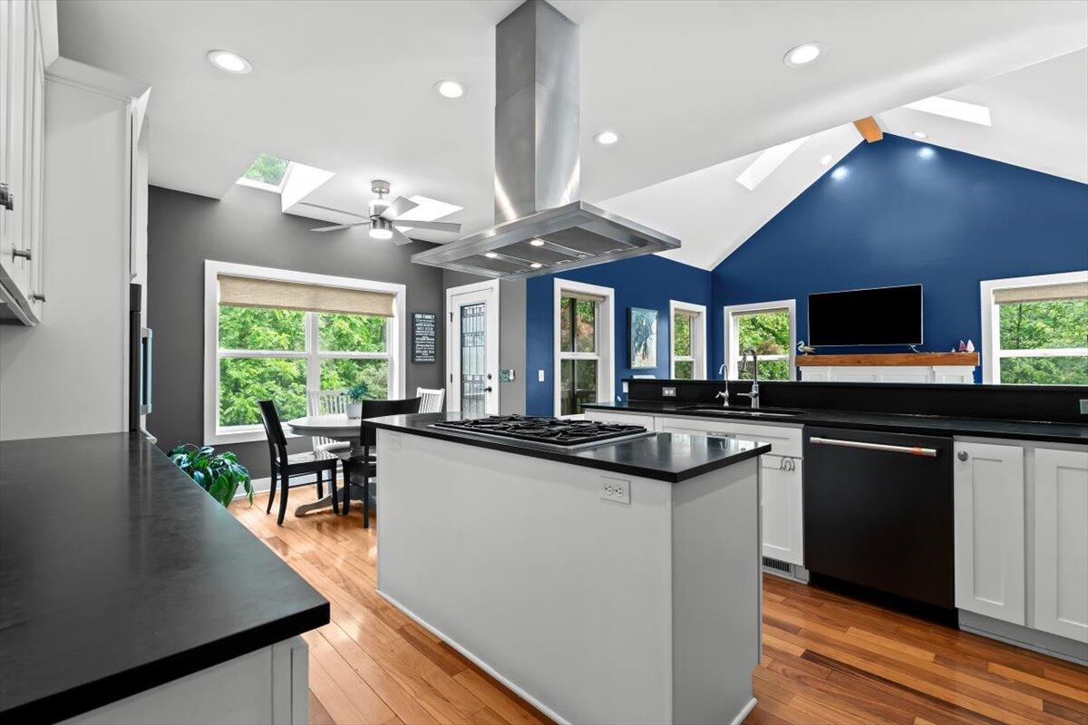6201 Donovan Ridge