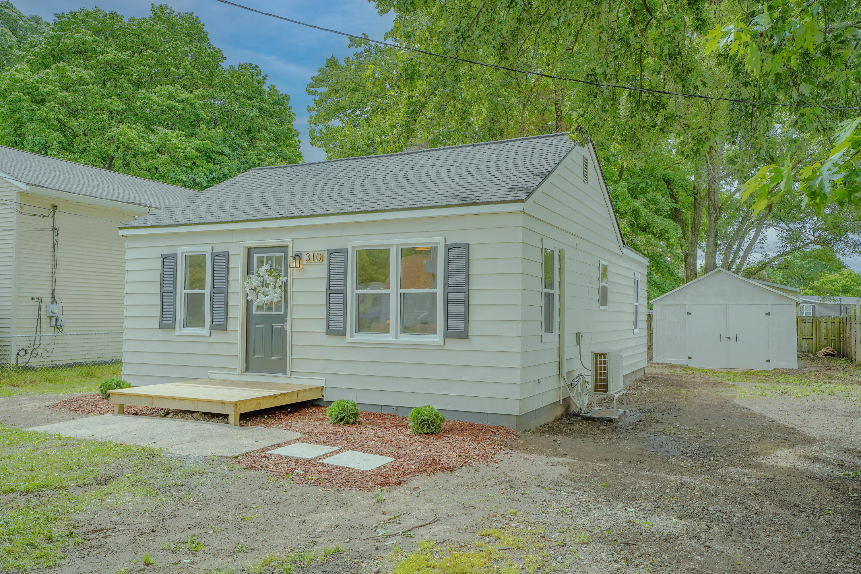 310 Majestic Street SE