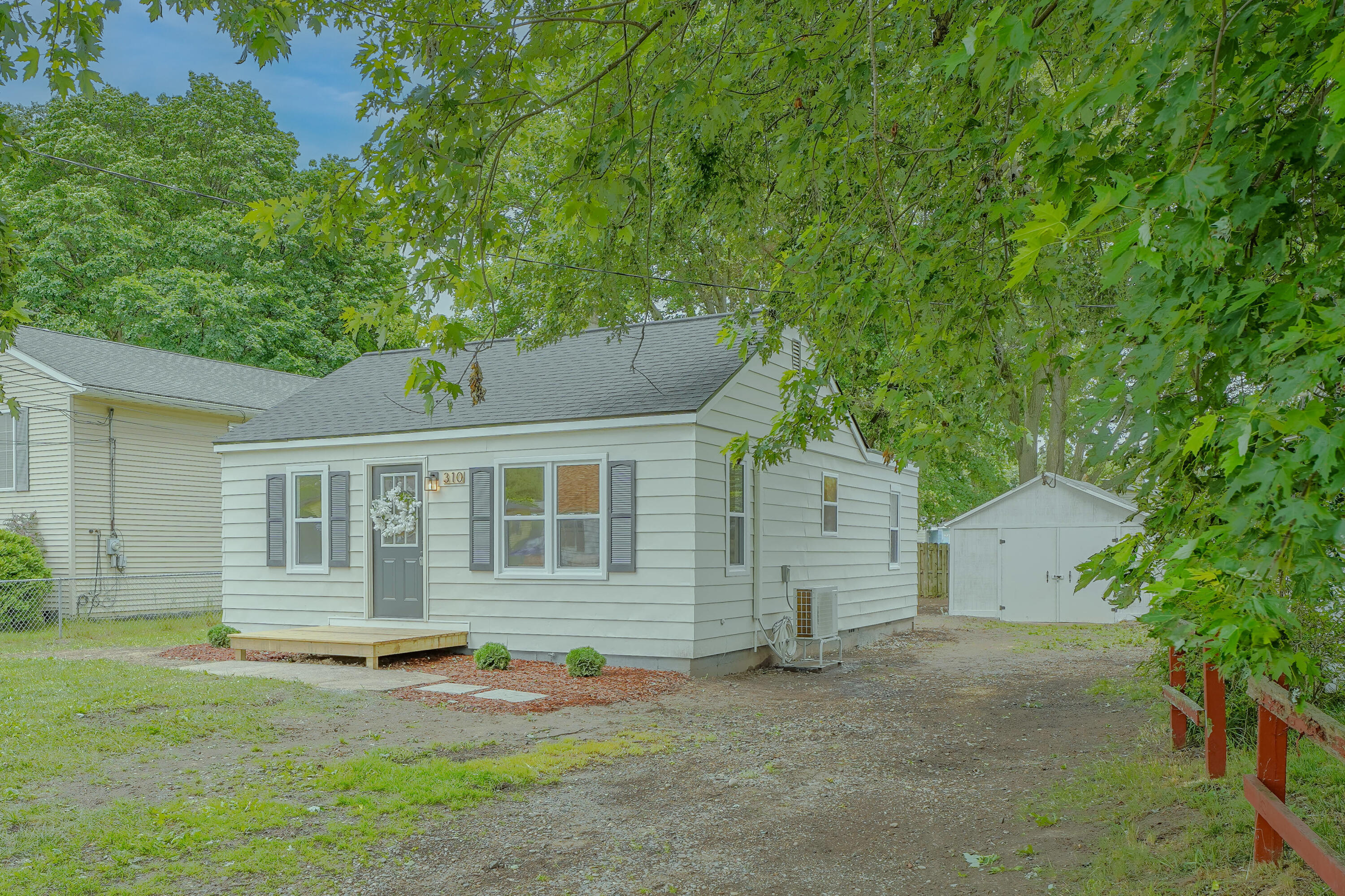 310 Majestic Street SE
