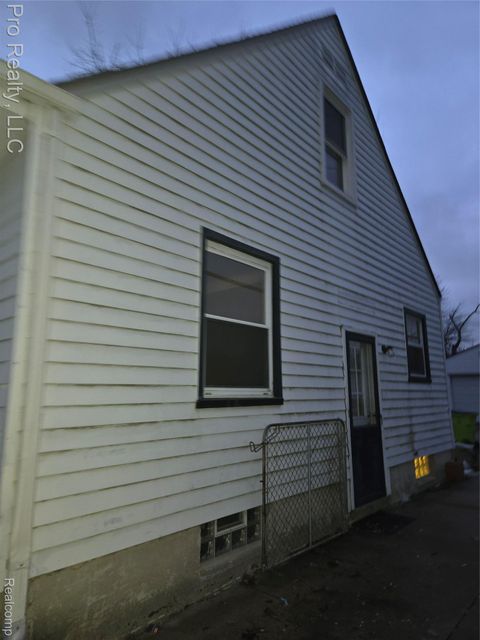 29295 Hillview Street Roseville City MI 48066