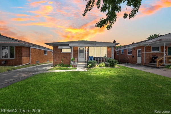 7050 BERWYN ST, DEARBORN HEIGHTS, MI 48127 - Image f0fee7c1d6eb08d71e0fbdaf7332ca01/3540682990