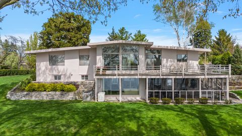 1879 Long Pointe Drive Bloomfield Charter Township Oakland MI 48302