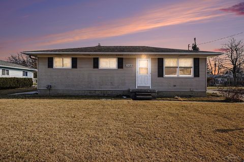 Photo of 3420 Erwin Street, Carrollton Township, MI 48604 (MLS # 61050199703)