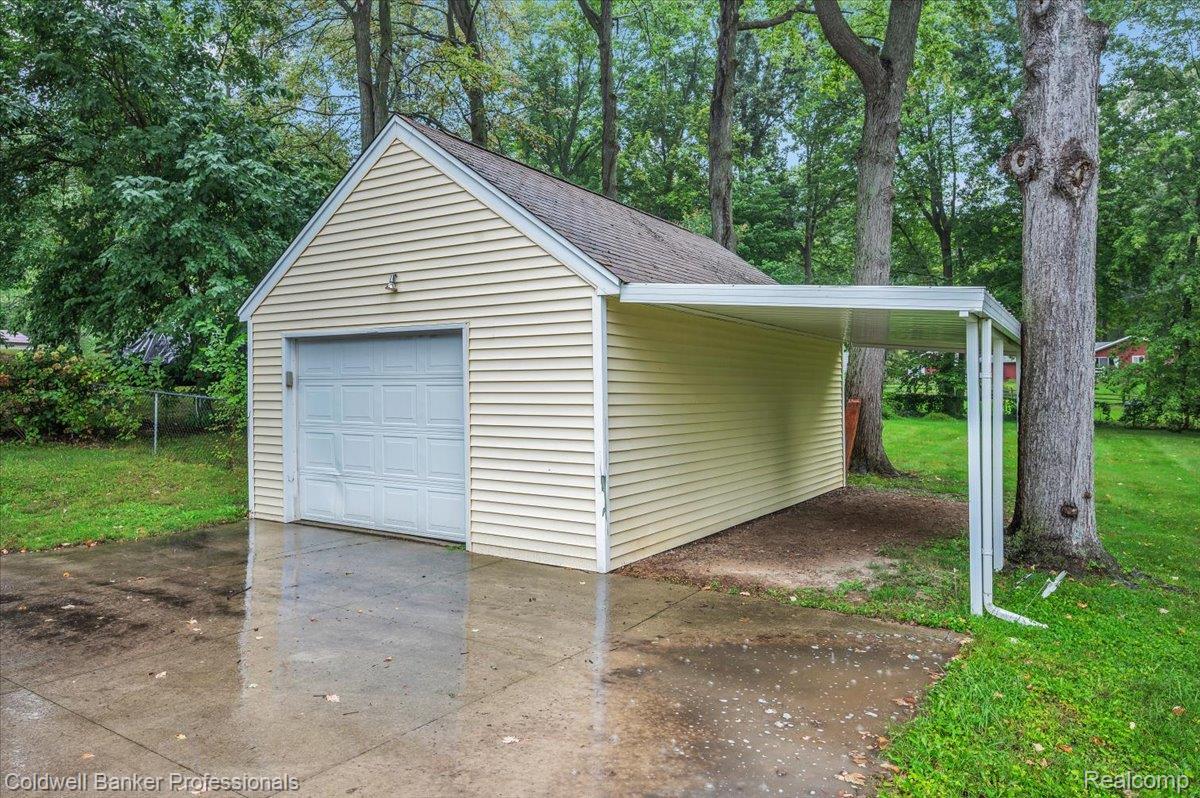 733 Lakeshore Drive