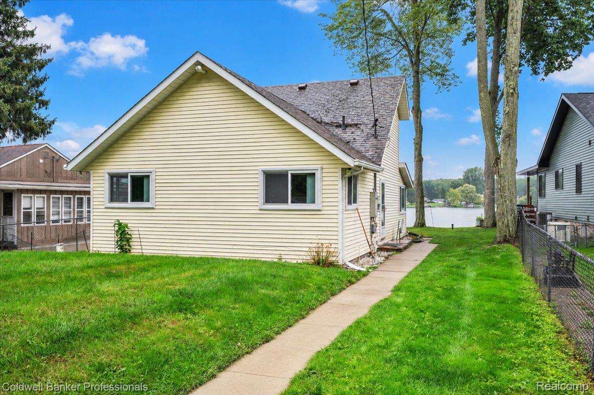 733 Lakeshore Drive