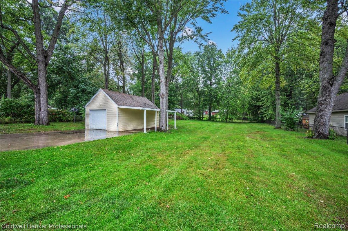 733 Lakeshore Drive