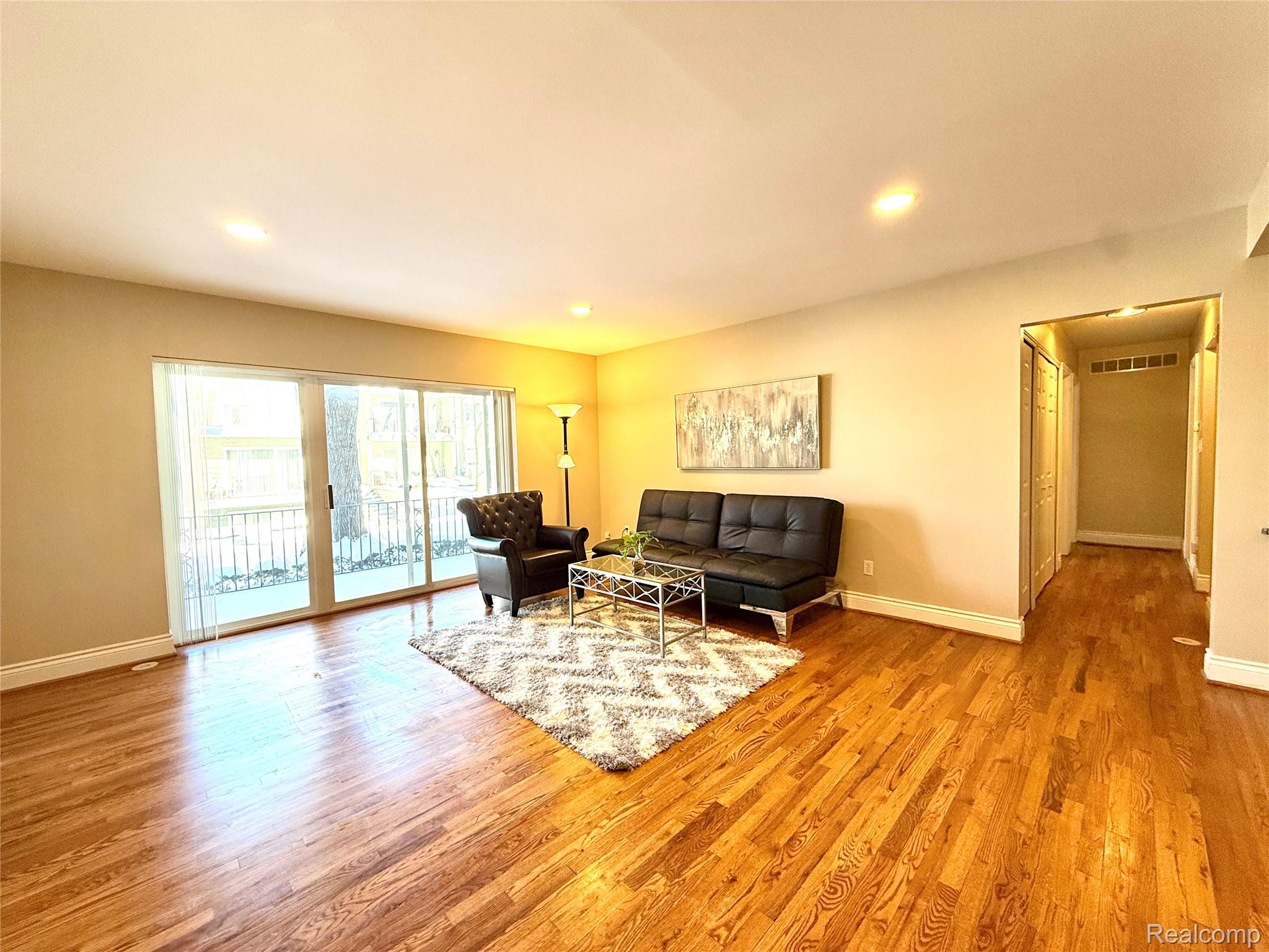 1111 Old Woodward Avenue 4