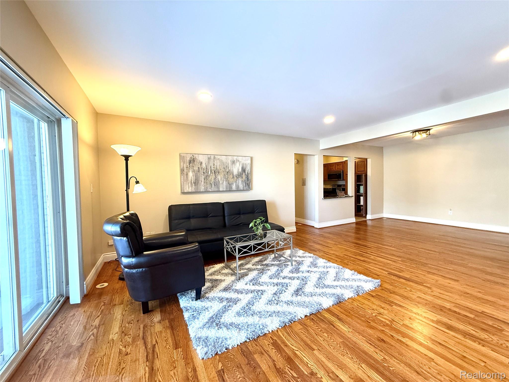 1111 Old Woodward Avenue 4