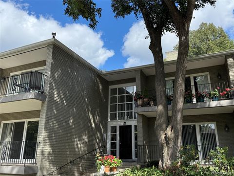 1111 Old Woodward Avenue 4 Birmingham City MI 48009