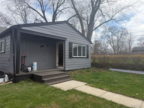 Photo of 106 W Cornell Avenue, Pontiac City, MI 48340 (MLS # 20261024539)