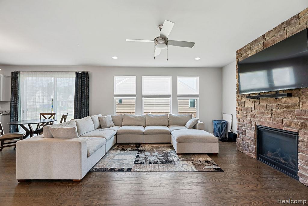 1821 Emerald Lane