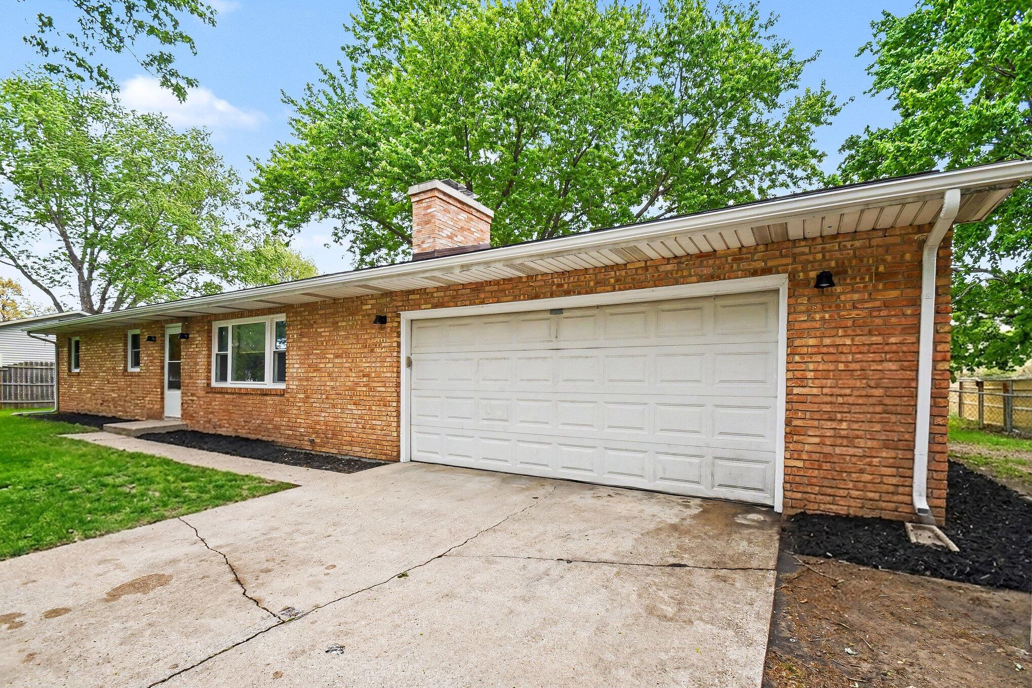 827 E Park Drive