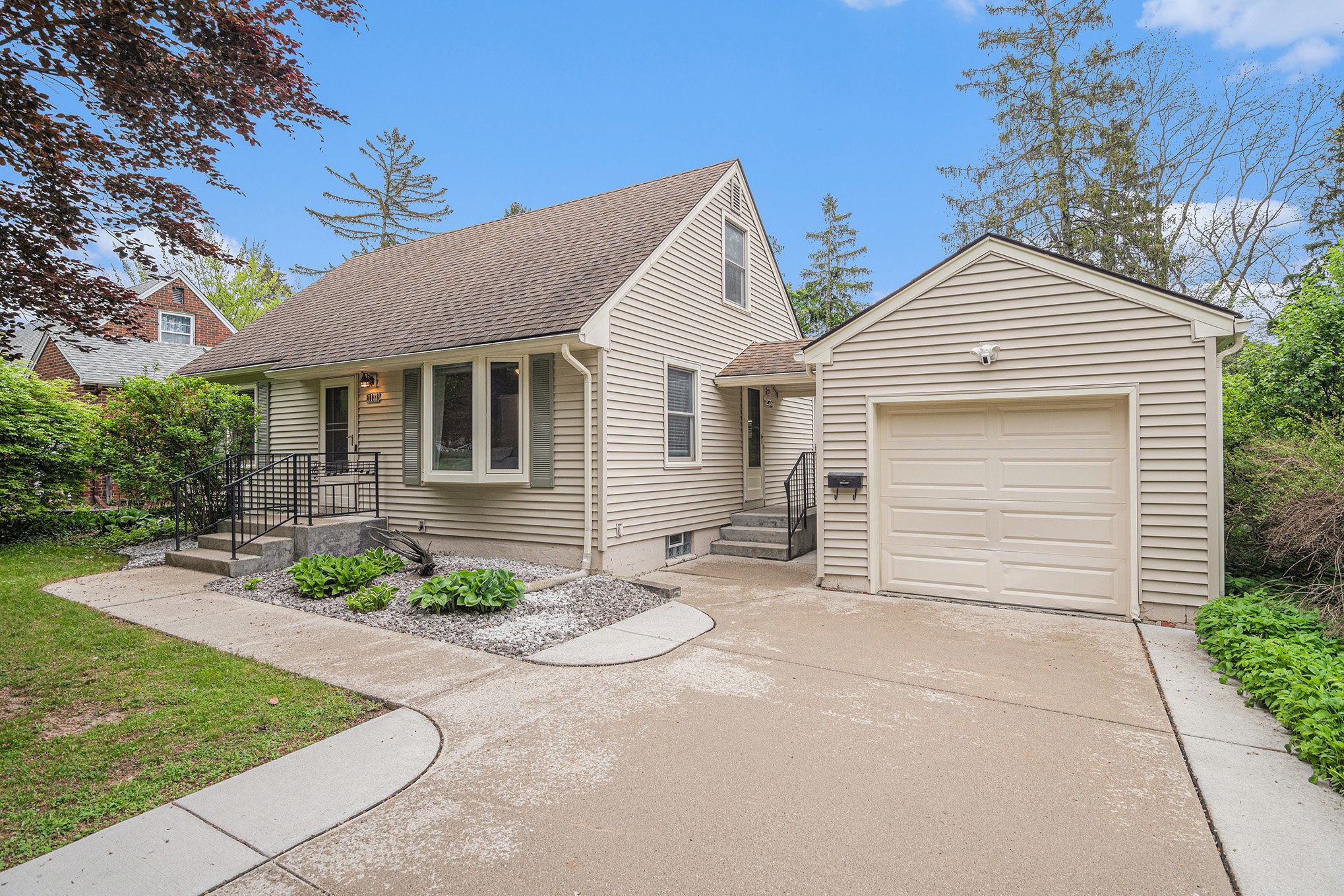 1132 SABRON Drive