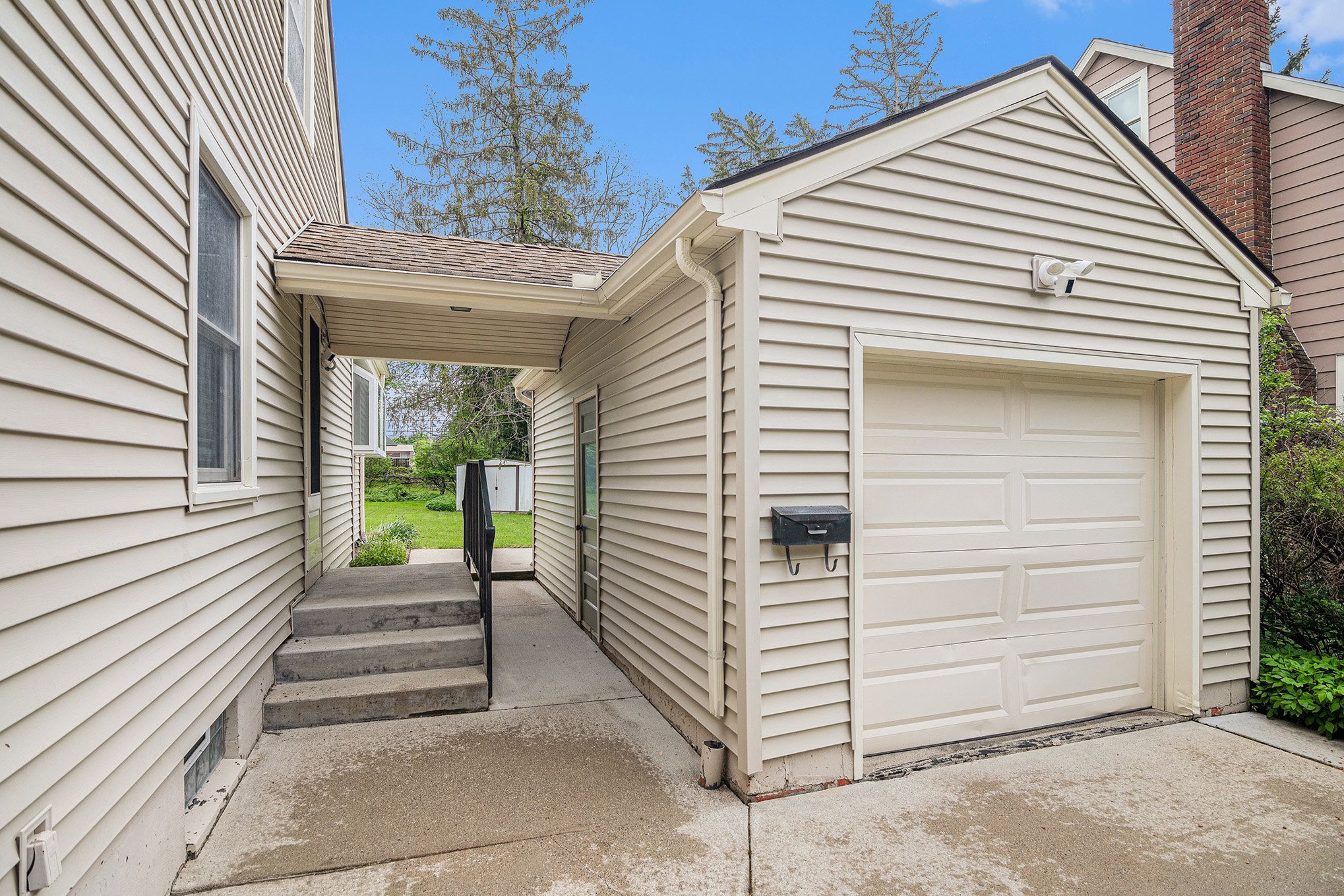 1132 SABRON Drive
