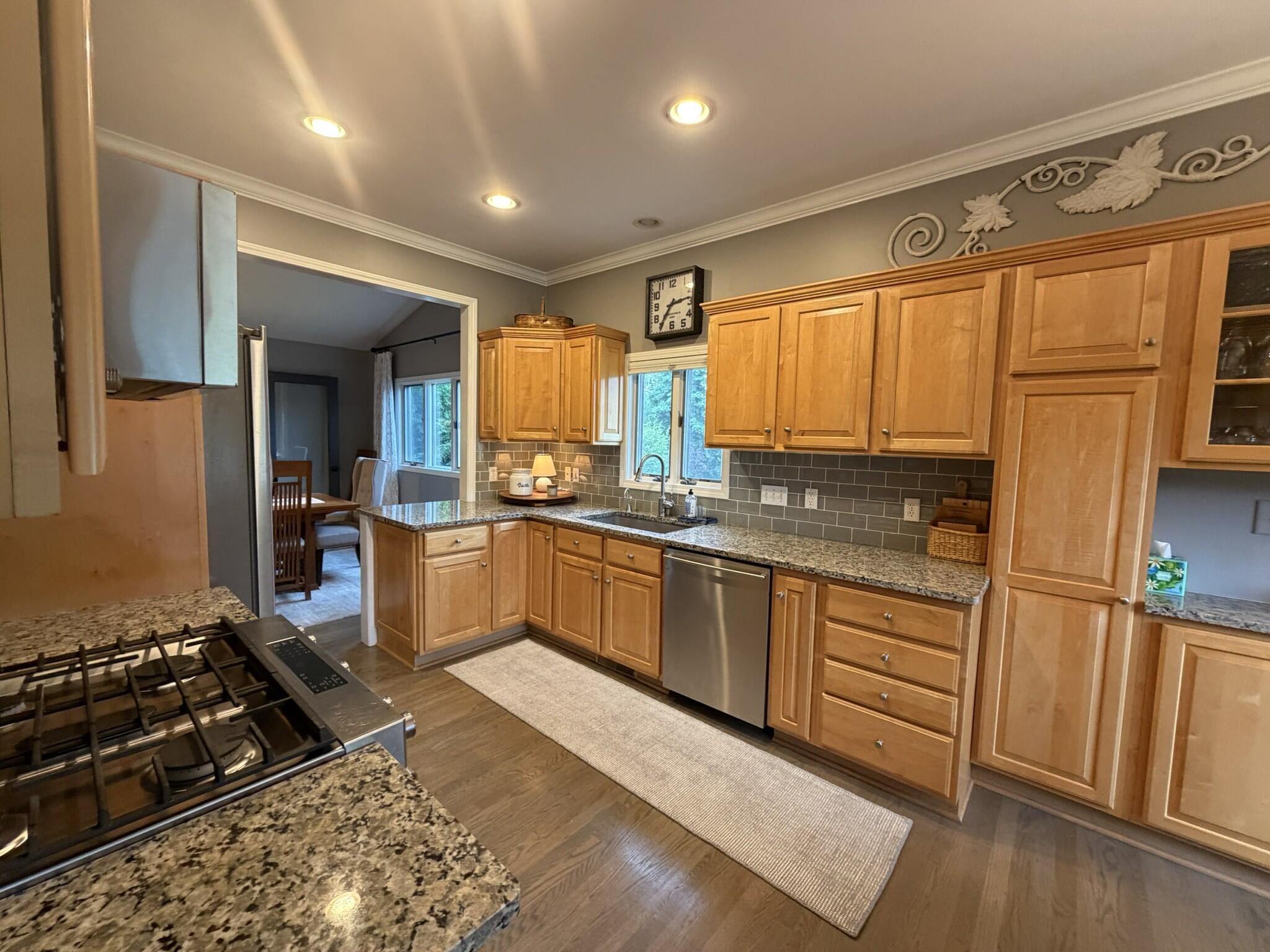 1910 Hidden Oak Court SE