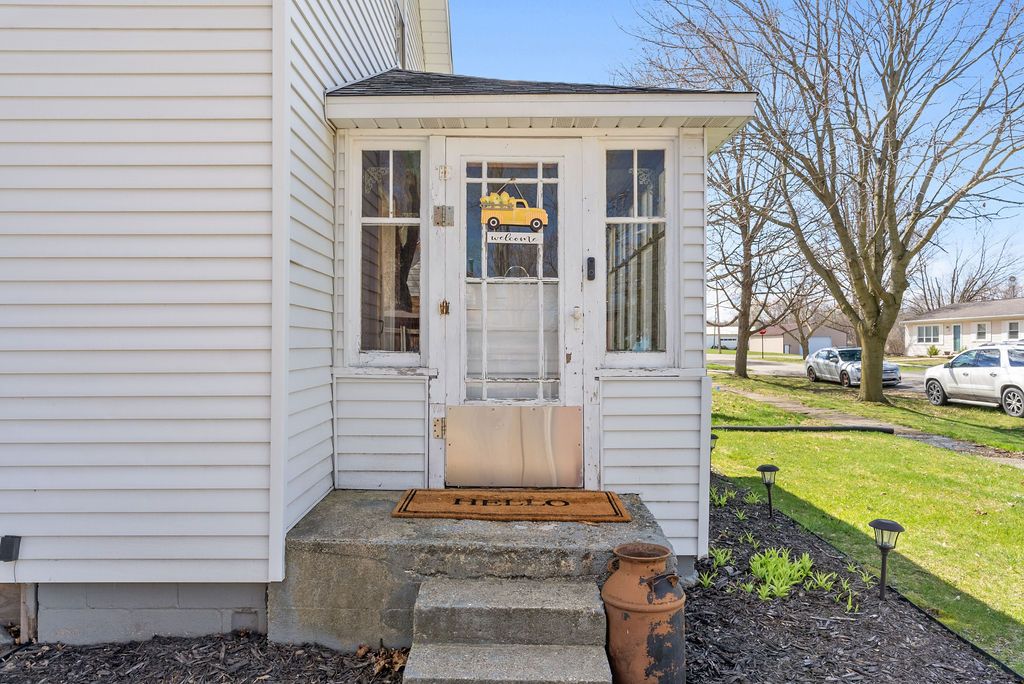 209 S HOWARD