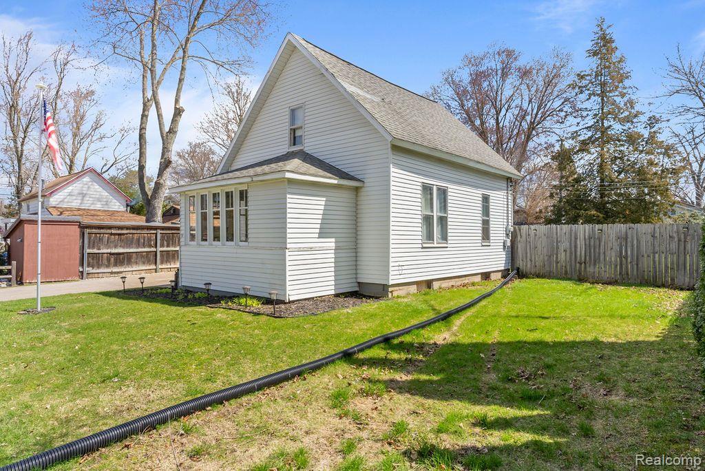 209 S HOWARD