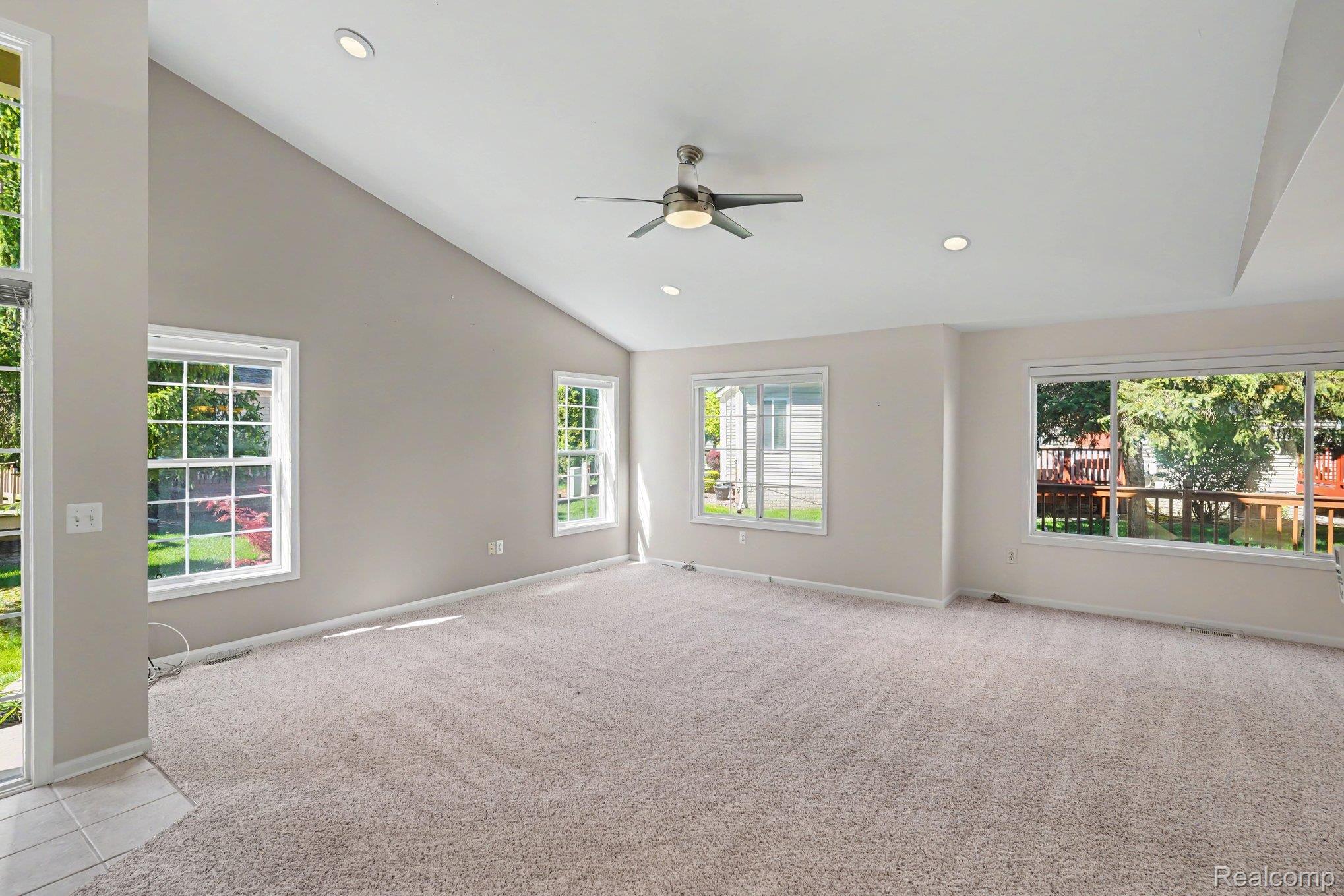 6076 Evergreen Lane