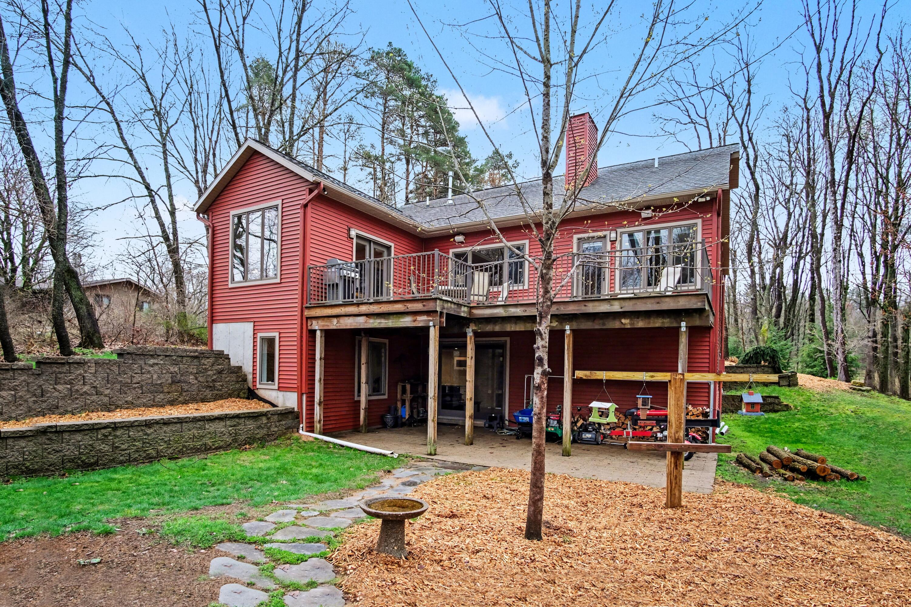 8421 Squires Street NE