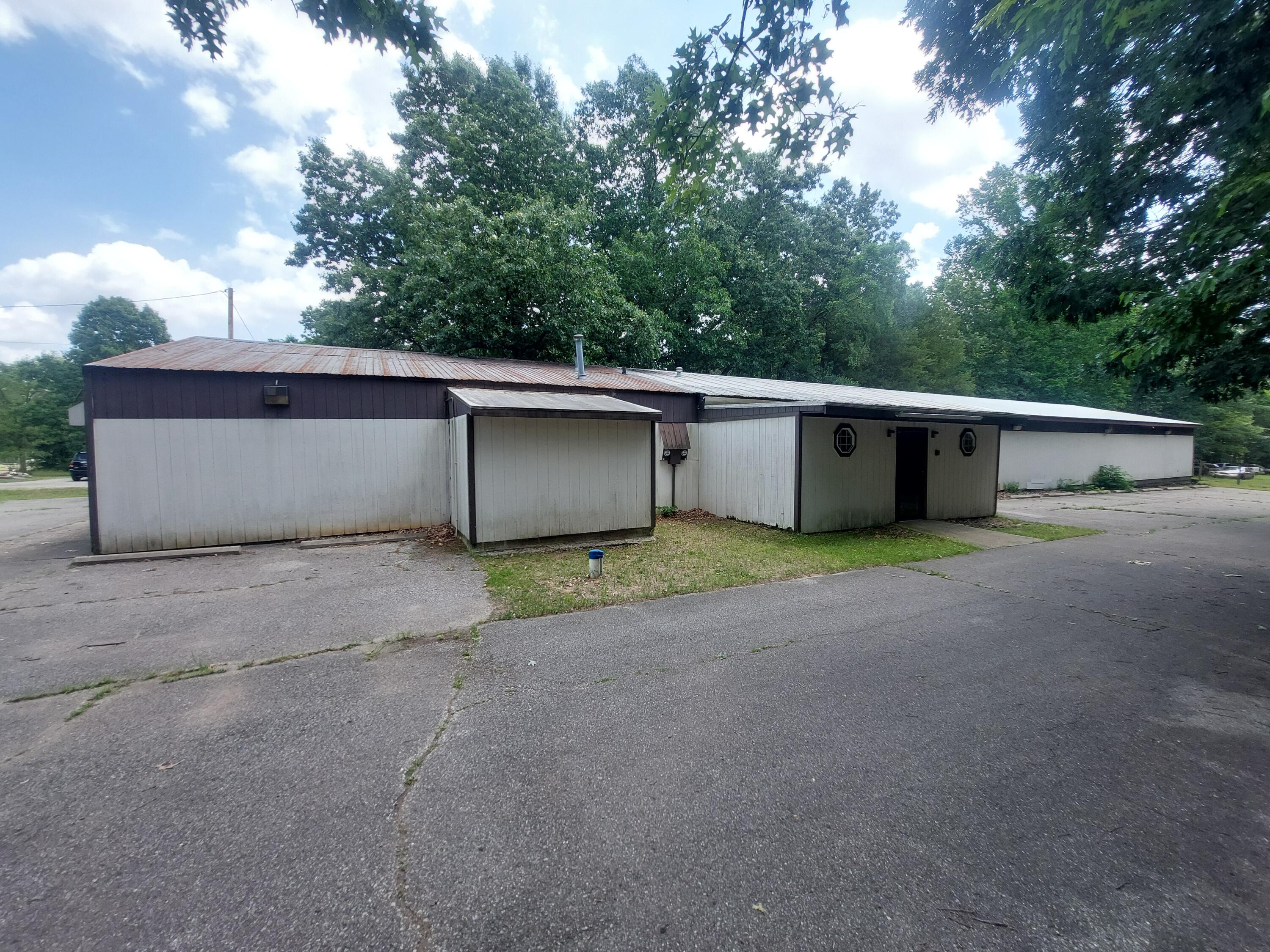 1724 E Bertrand Road