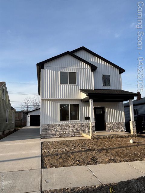 127 E Mahan Avenue Hazel Park City MI 48030