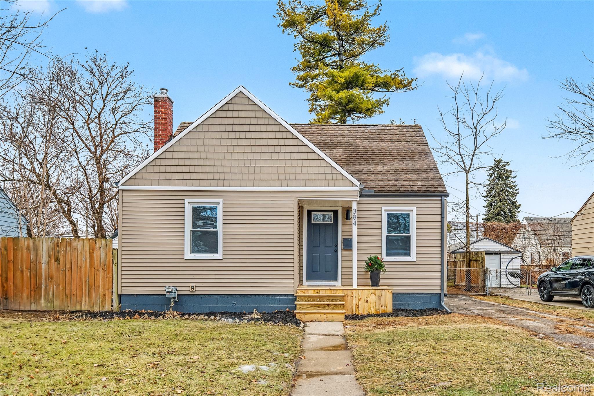 384 E Chesterfield Street