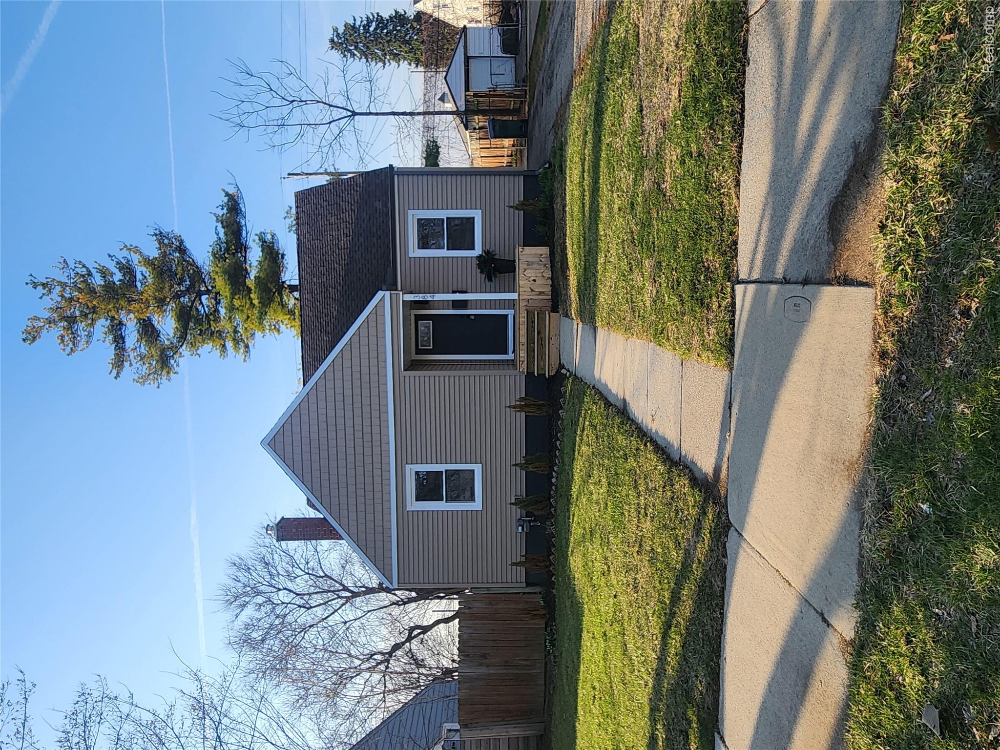 384 E Chesterfield Street