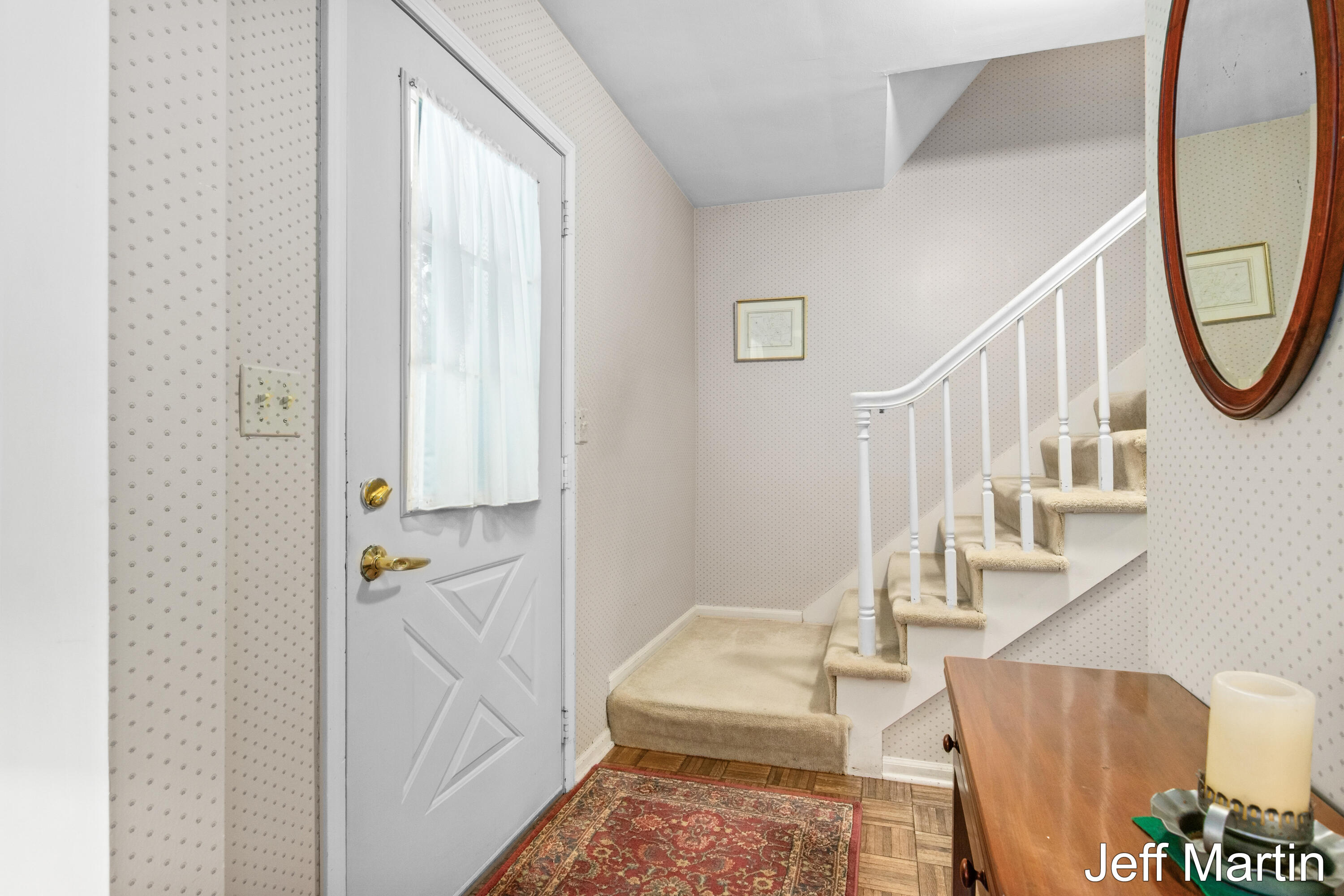 5622 Far Hill Drive SE