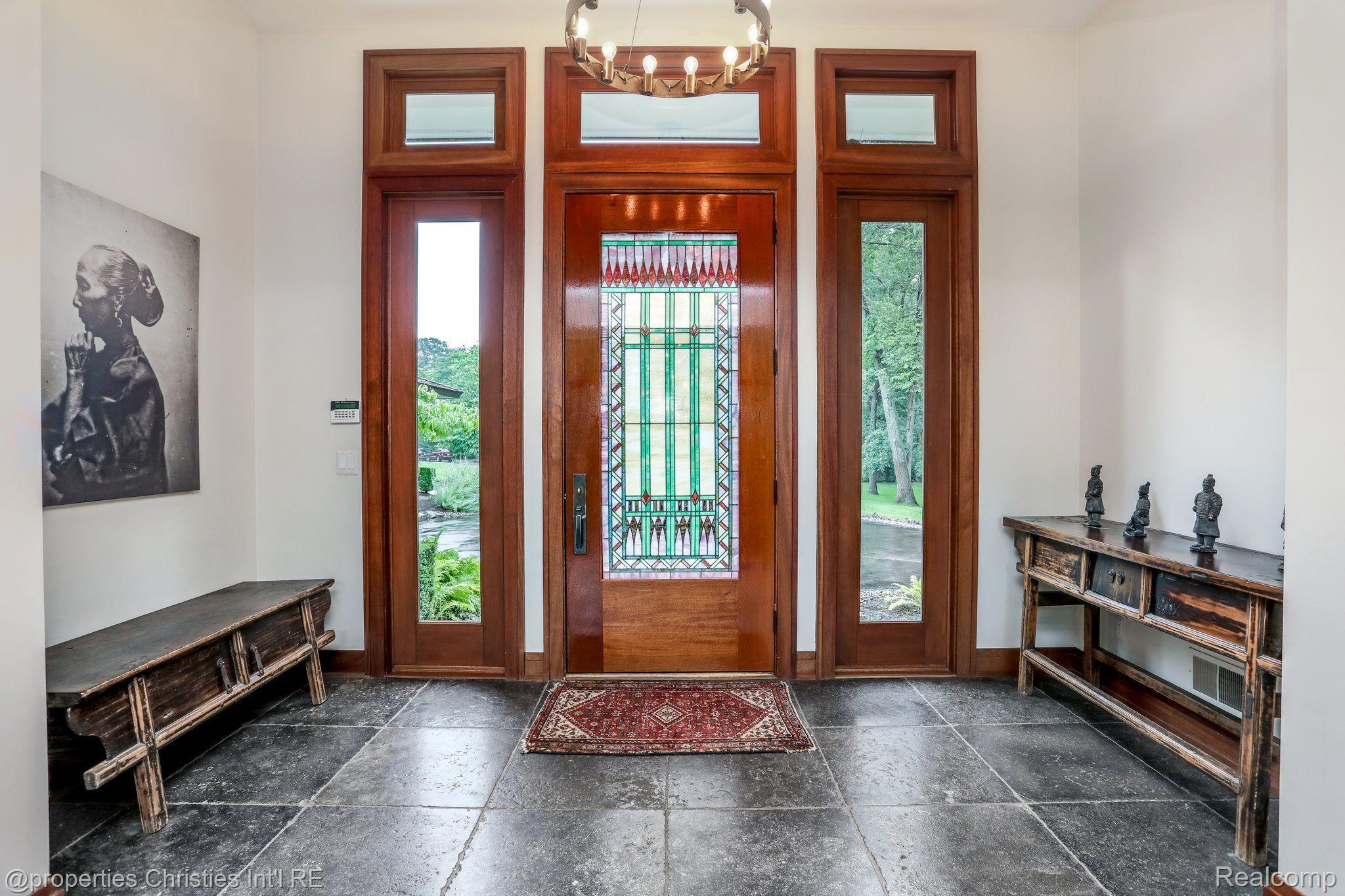803 Canterbury Crescent