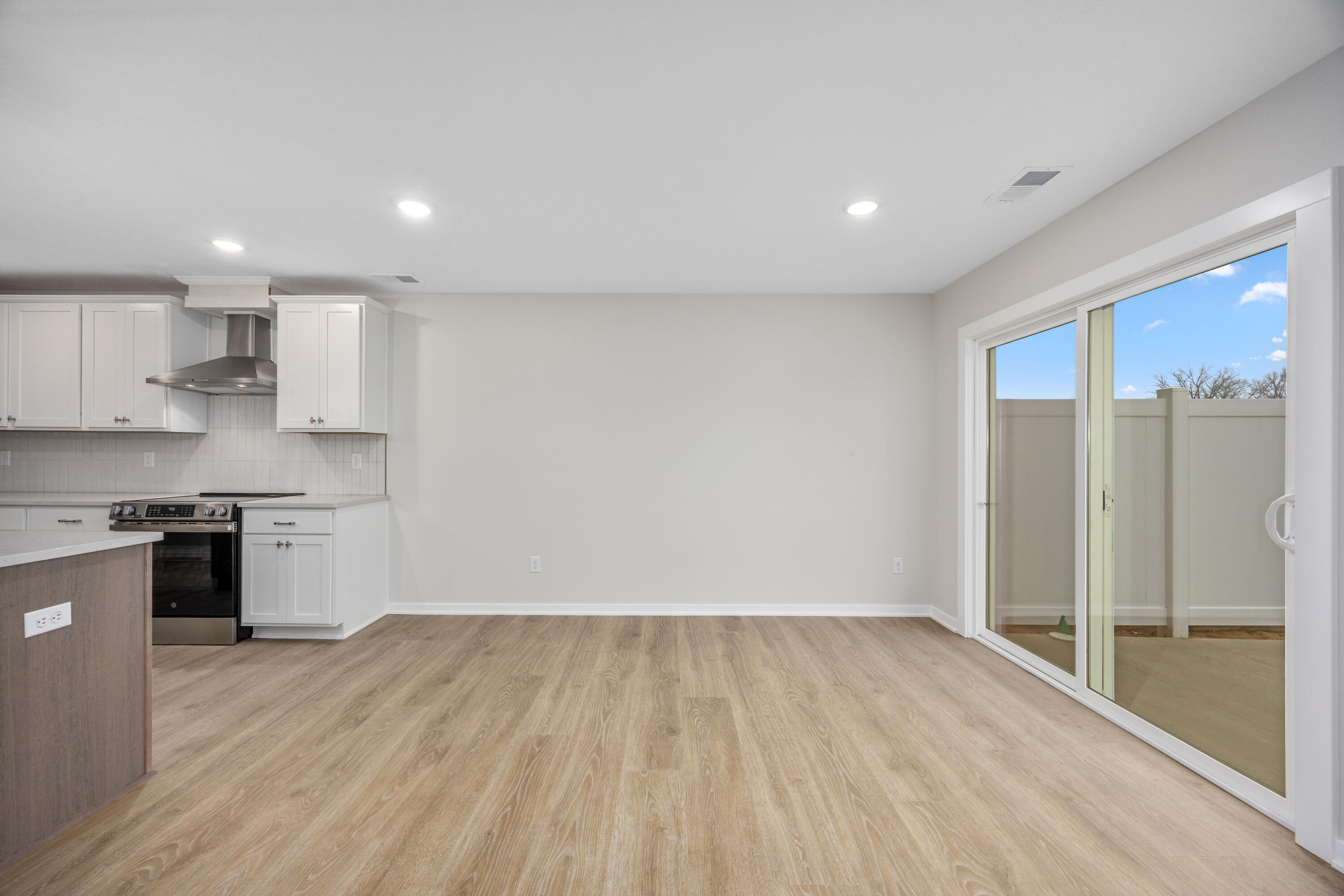 210 Elkenburg Street 1