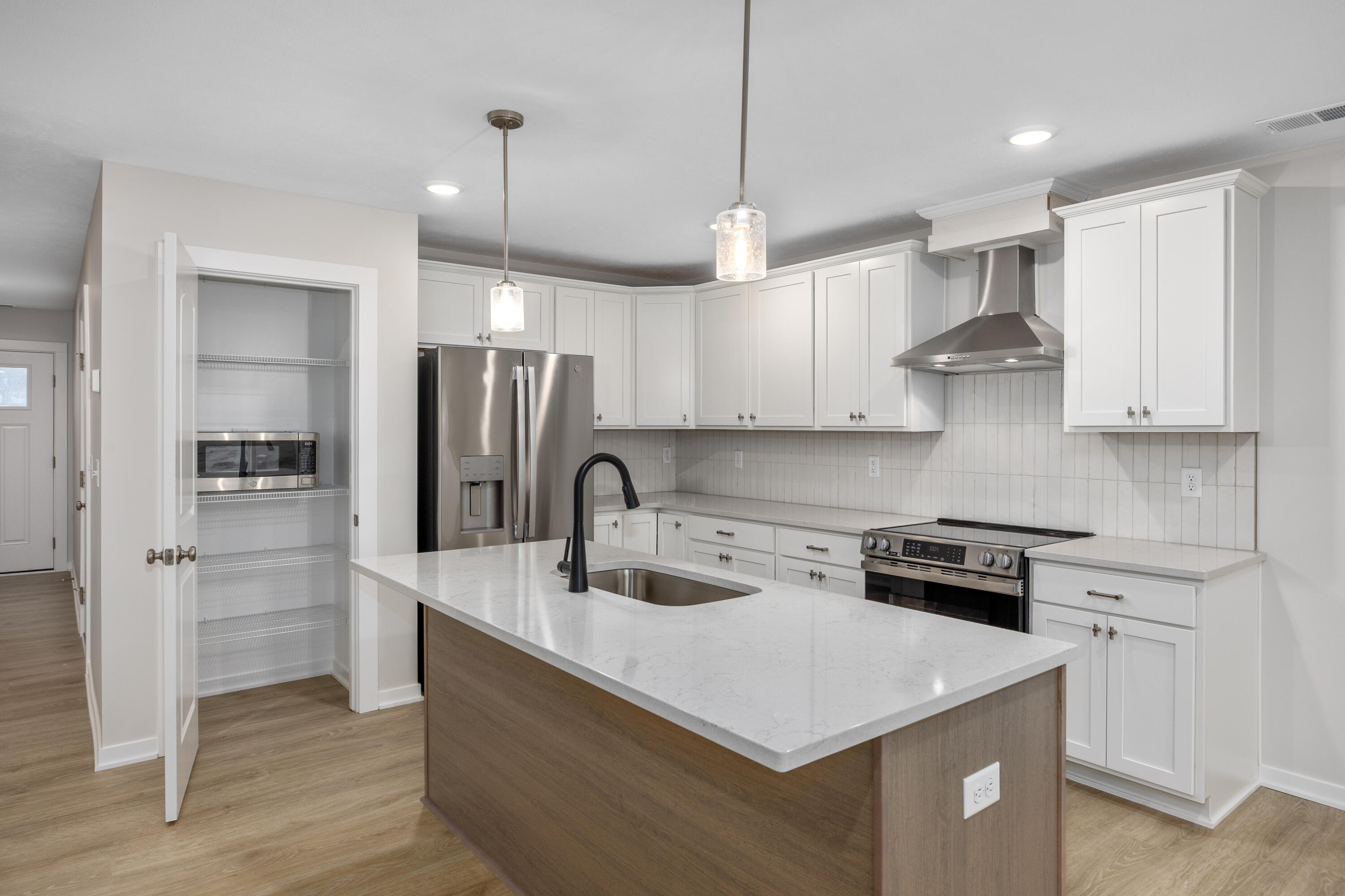 210 Elkenburg Street 1