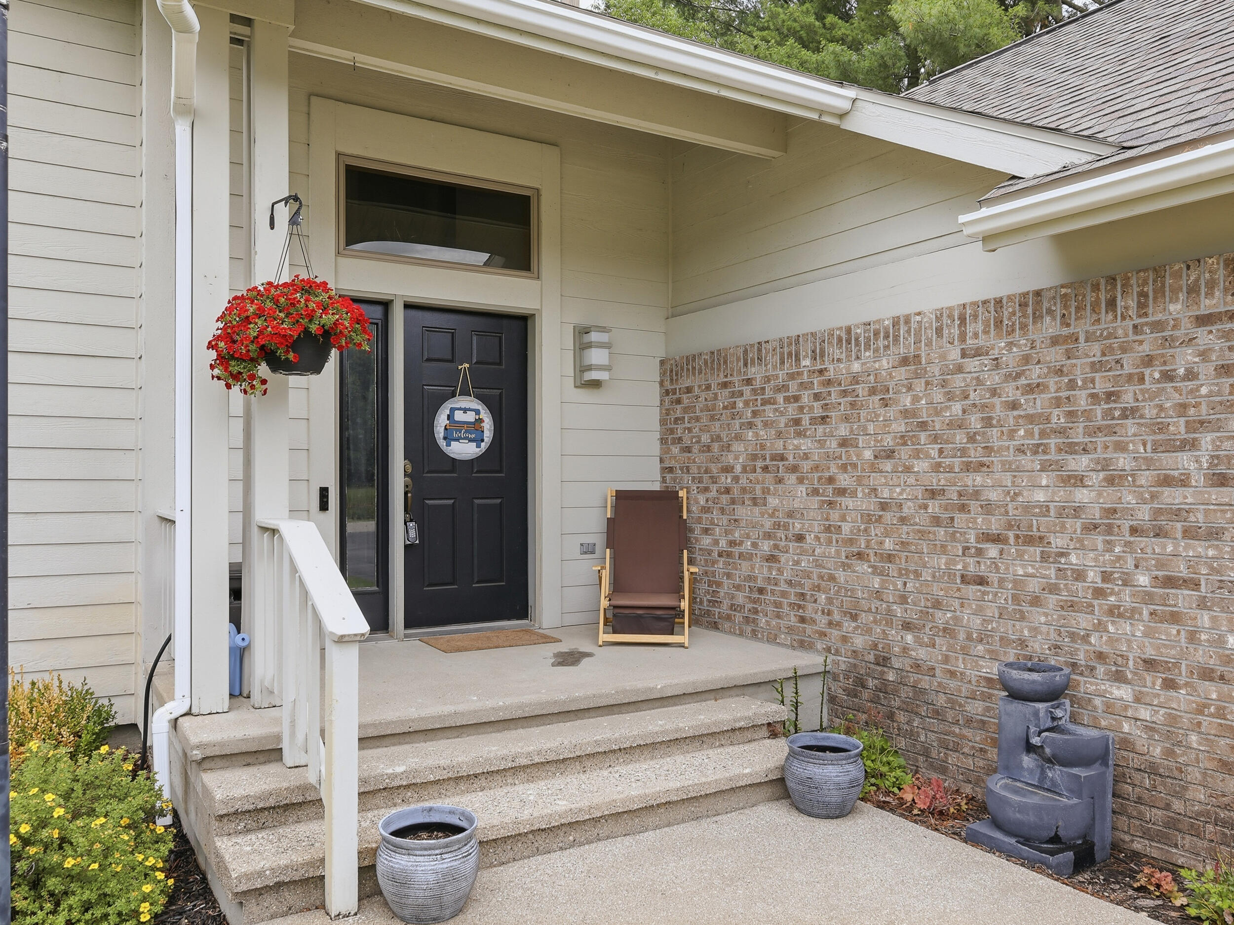 9551 Clubhouse Drive W