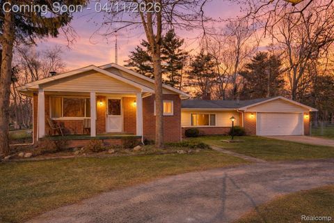 2237 Cromie Drive Warren City MI 48092