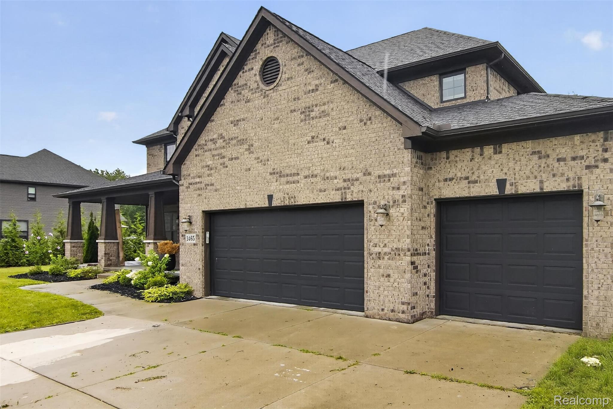 1465 WHISPERING MAPLES