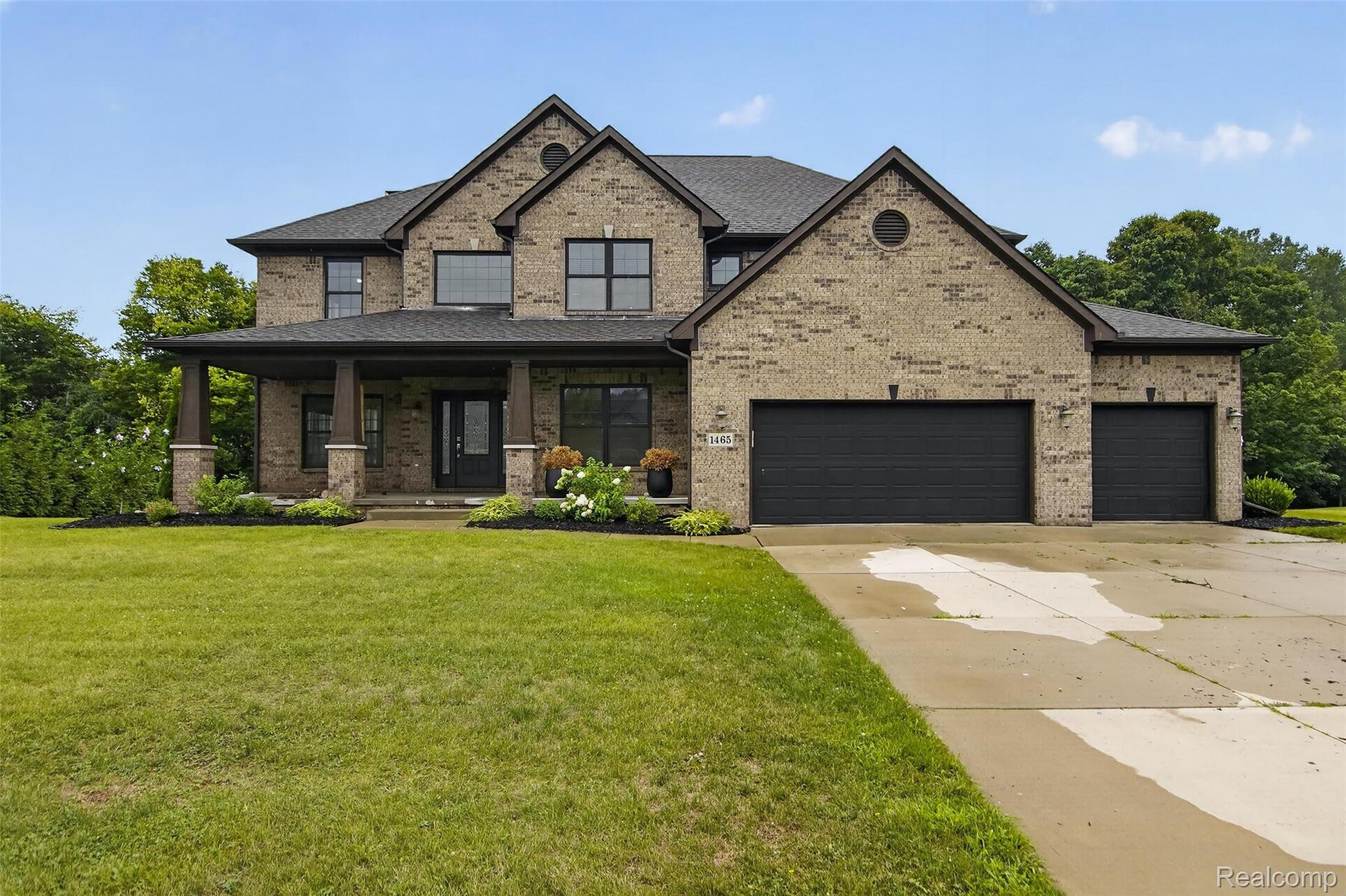 1465 WHISPERING MAPLES