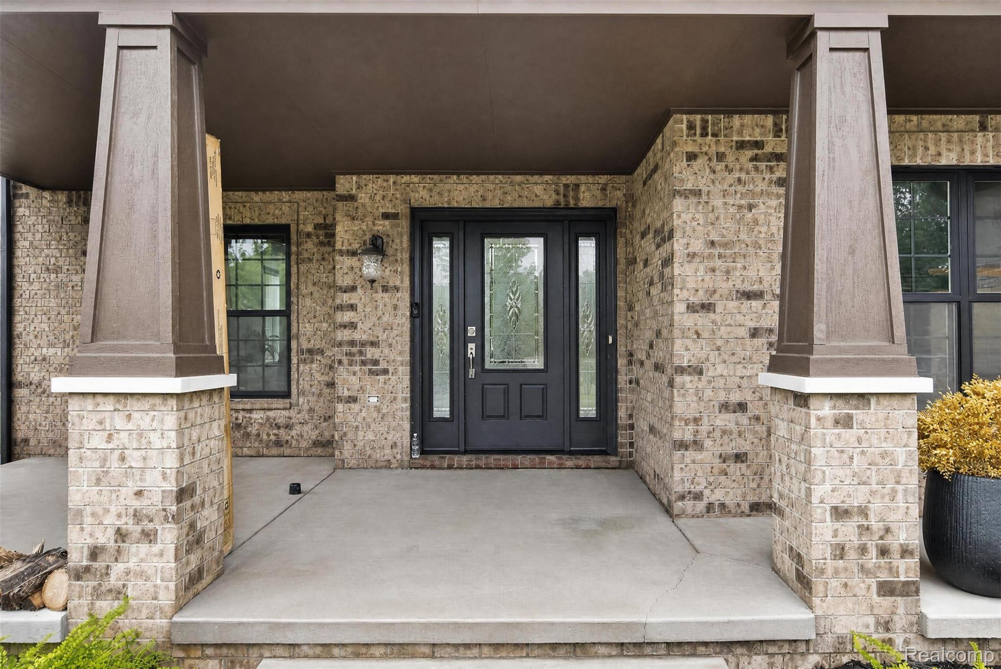1465 WHISPERING MAPLES